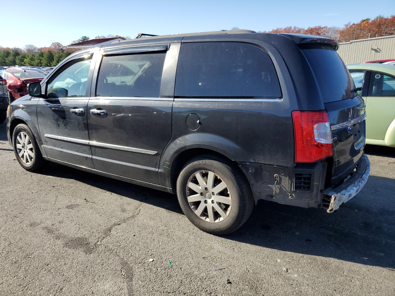 2015 Chrysler Town & Country VIN 2C4RC1BG3FR628177 Copart auction photo, rear end / minor dent/scratches damage thumbnail 2