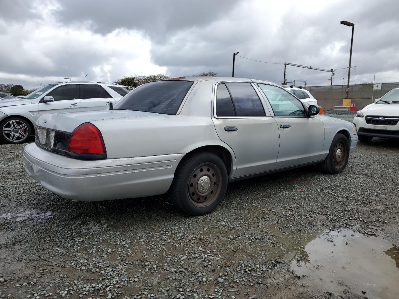 2003 Ford Crown Victoria VIN 2FAFP71W63X203813 Copart auction photo, minor dent/scratches damage thumbnail 3