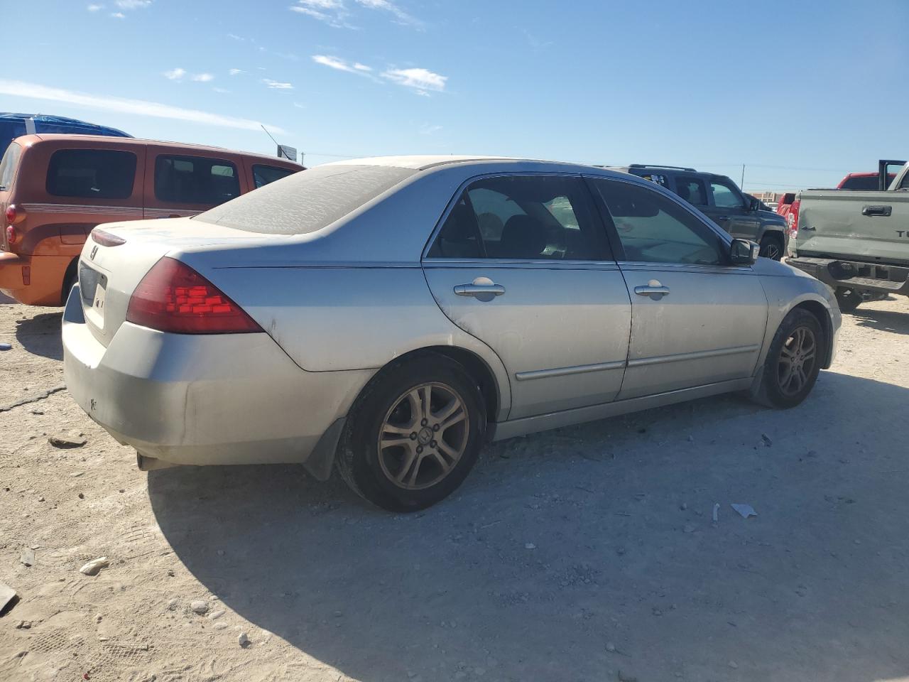2007 Honda Accord VIN 1HGCM56707A063608 Copart auction photo, minor dent/scratches damage thumbnail 3