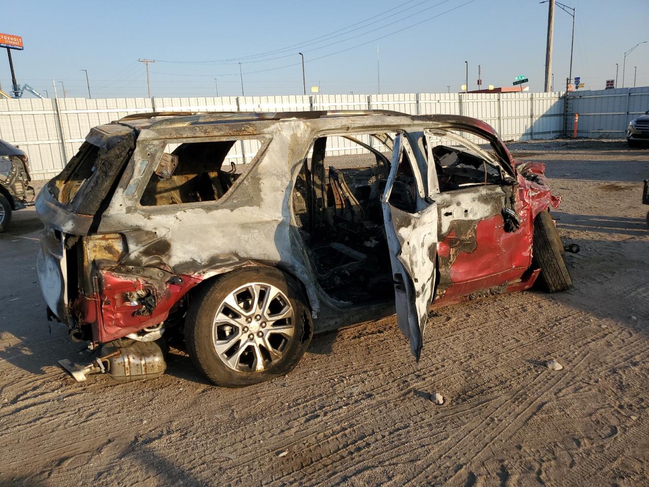 2021 Chevrolet Traverse VIN 1GNEVKKW3MJ100024 Copart auction photo, burn / hail damage thumbnail 3