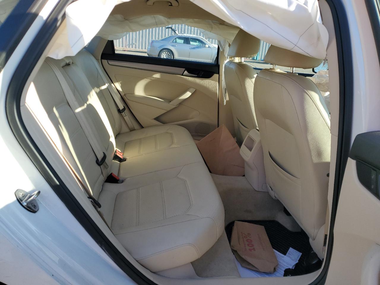 2015 Volkswagen Passat VIN 1VWAT7A32FC107665 Copart auction photo, front end damage thumbnail 10