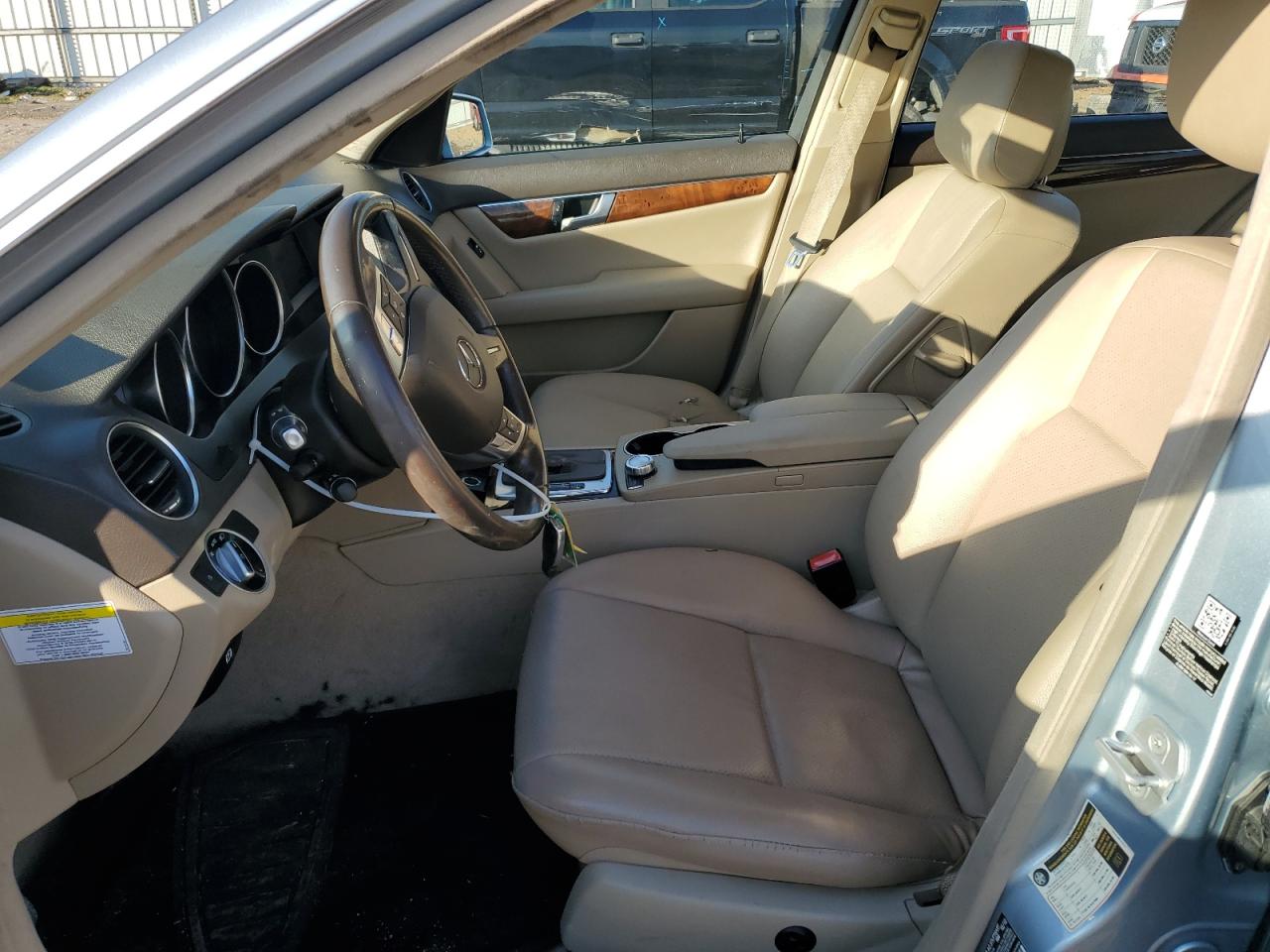 2013 Mercedes-Benz C-klasse VIN WDDGF4HB0DR261534 Copart auction photo, front end / minor dent/scratches damage thumbnail 7