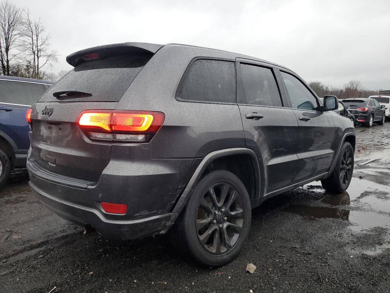 2019 Jeep Grand Cherokee VIN 1C4RJFAG5KC843633 Copart auction photo, undercarriage / minor dent/scratches damage thumbnail 3