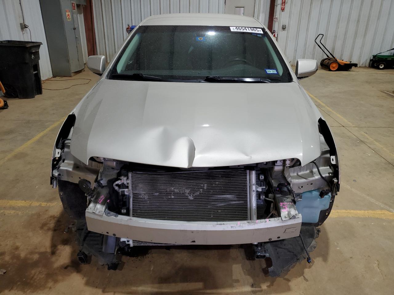 2016 Cadillac XTS VIN 2G61M5S33G9102053 Copart auction photo, front end / minor dent/scratches damage thumbnail 5