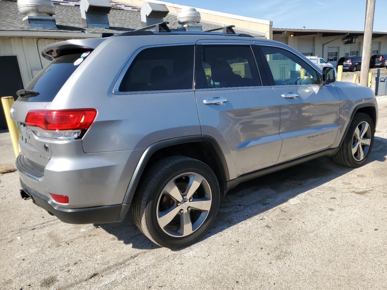 2015 Jeep Grand Cherokee VIN 1C4RJFBG0FC607766 Copart auction photo, front end / side damage thumbnail 3