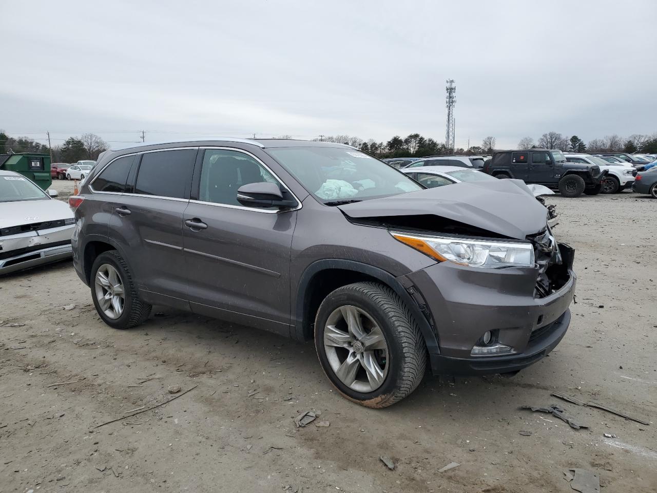 2015 Toyota Highlander VIN 5TDYKRFH8FS062217 Copart auction photo, front end / minor dent/scratches damage thumbnail 4