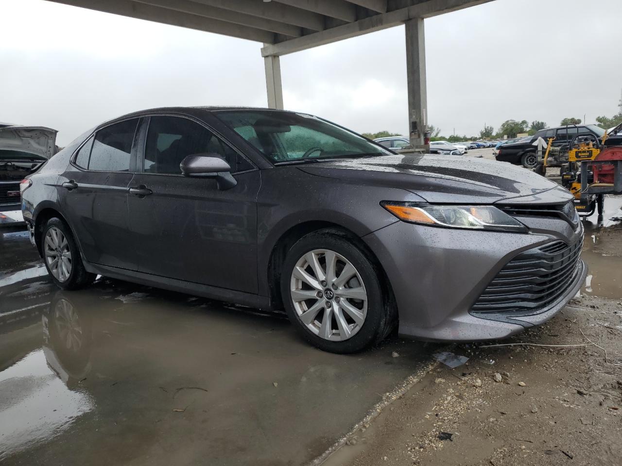 2020 Toyota Camry VIN 4T1C11AK4LU941542 Copart auction photo, rear end / minor dent/scratches damage thumbnail 4