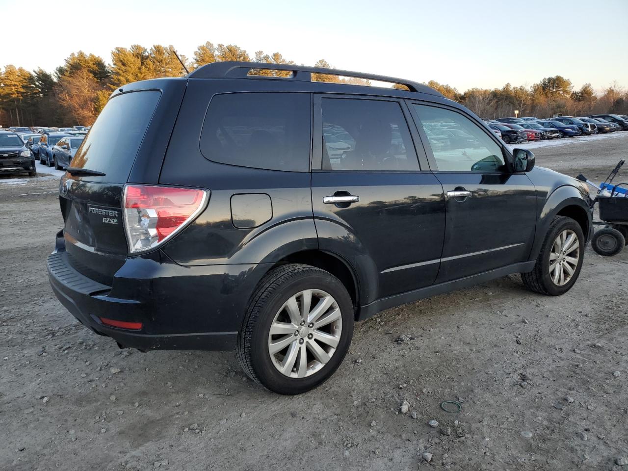 2013 Subaru Forester VIN JF2SHADC1DH402937 Copart auction photo, minor dent/scratches damage thumbnail 3
