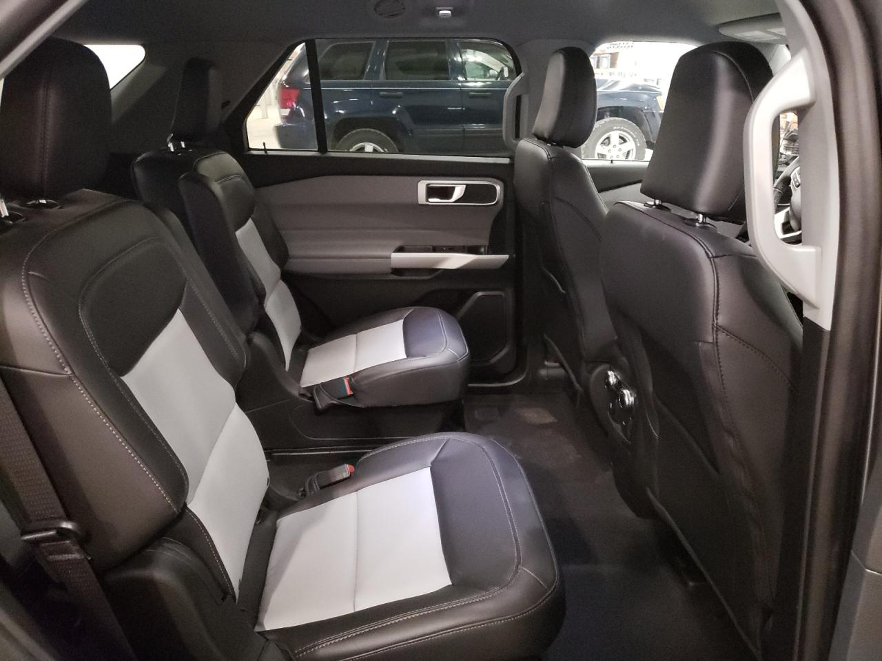 2023 Ford Explorer VIN 1FMSK8DH1PGB31226 Copart auction photo, front end / side damage thumbnail 11