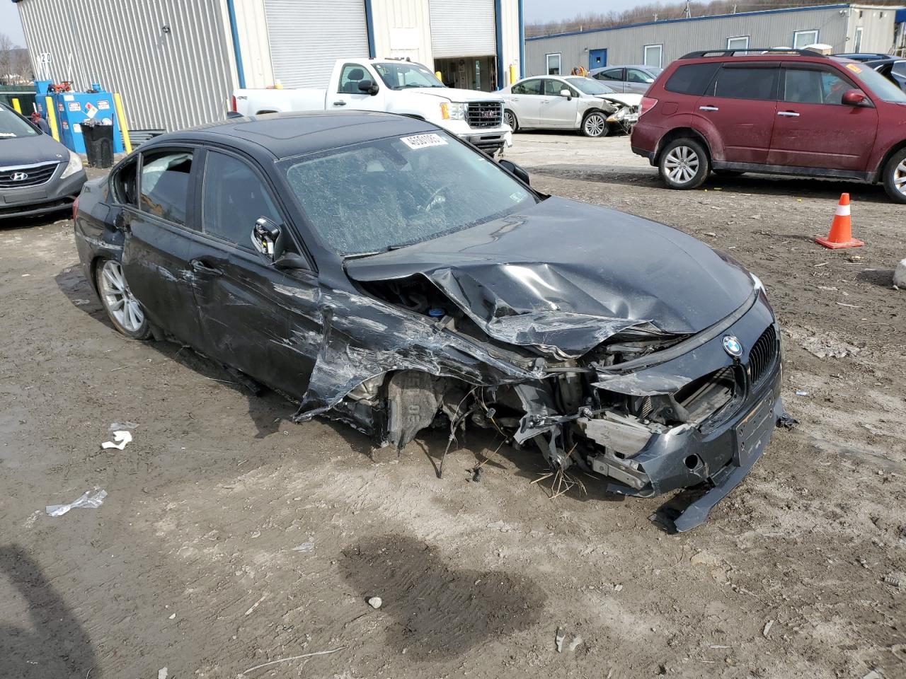 2016 BMW 3er VIN WBA8E5G53GNU21353 Copart auction photo, front end damage thumbnail 4
