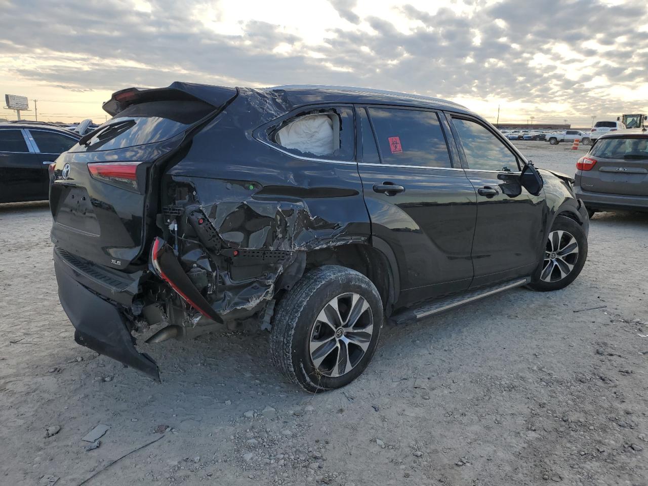 2022 Toyota Highlander VIN 5TDGZRAH2NS141248 Copart auction photo, all over damage thumbnail 3