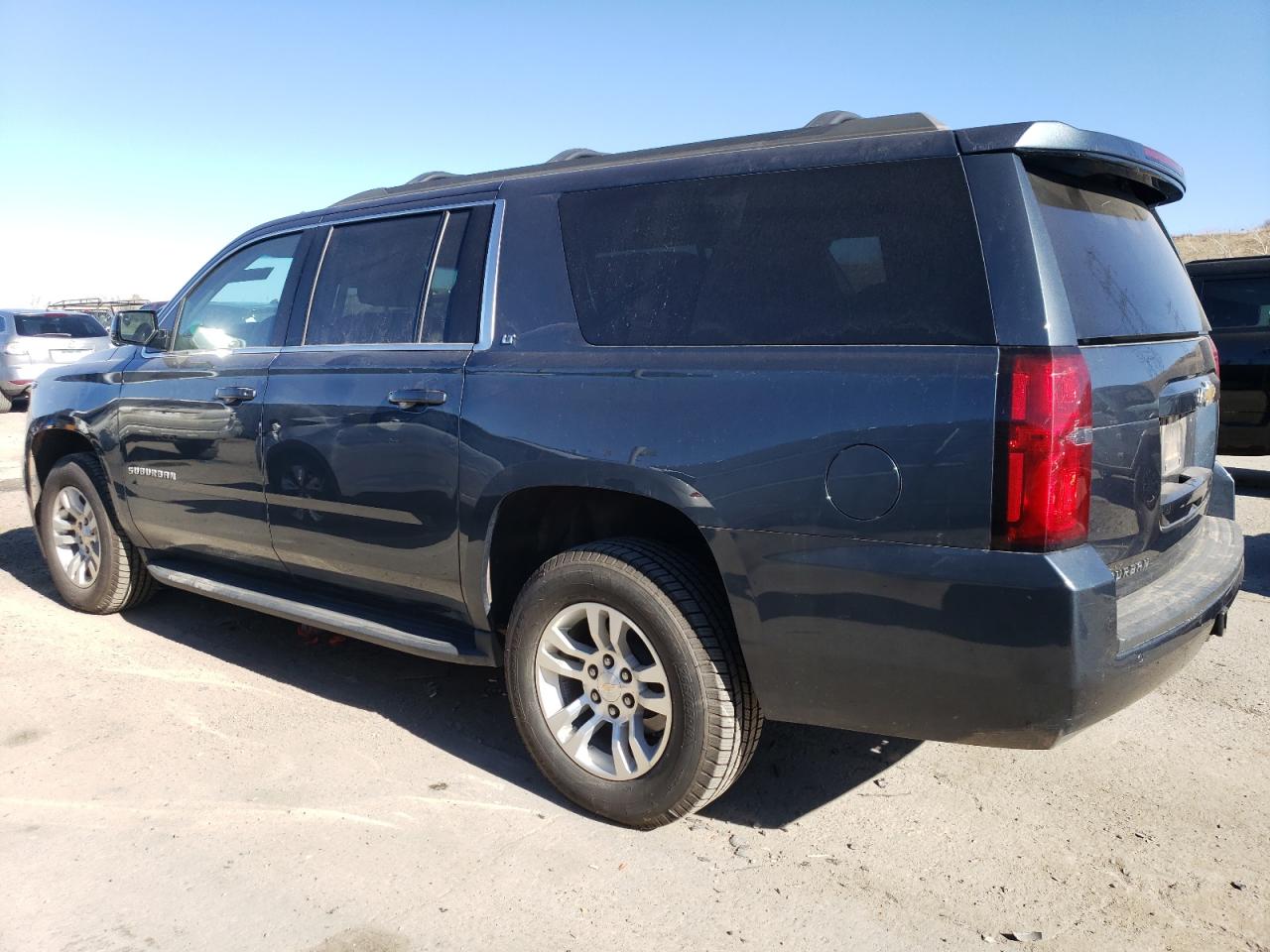 2019 Chevrolet Suburban VIN 1GNSKHKC1KR153128 Copart auction photo, vandalism / minor dent/scratches damage thumbnail 2
