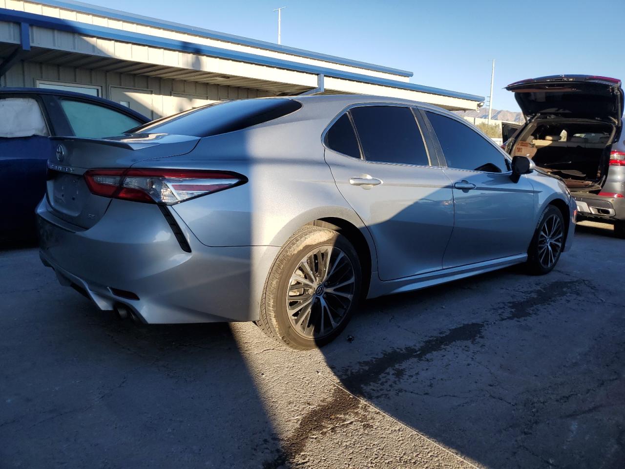 2018 Toyota Camry VIN 4T1B11HK3JU127686 Copart auction photo, front end damage thumbnail 3