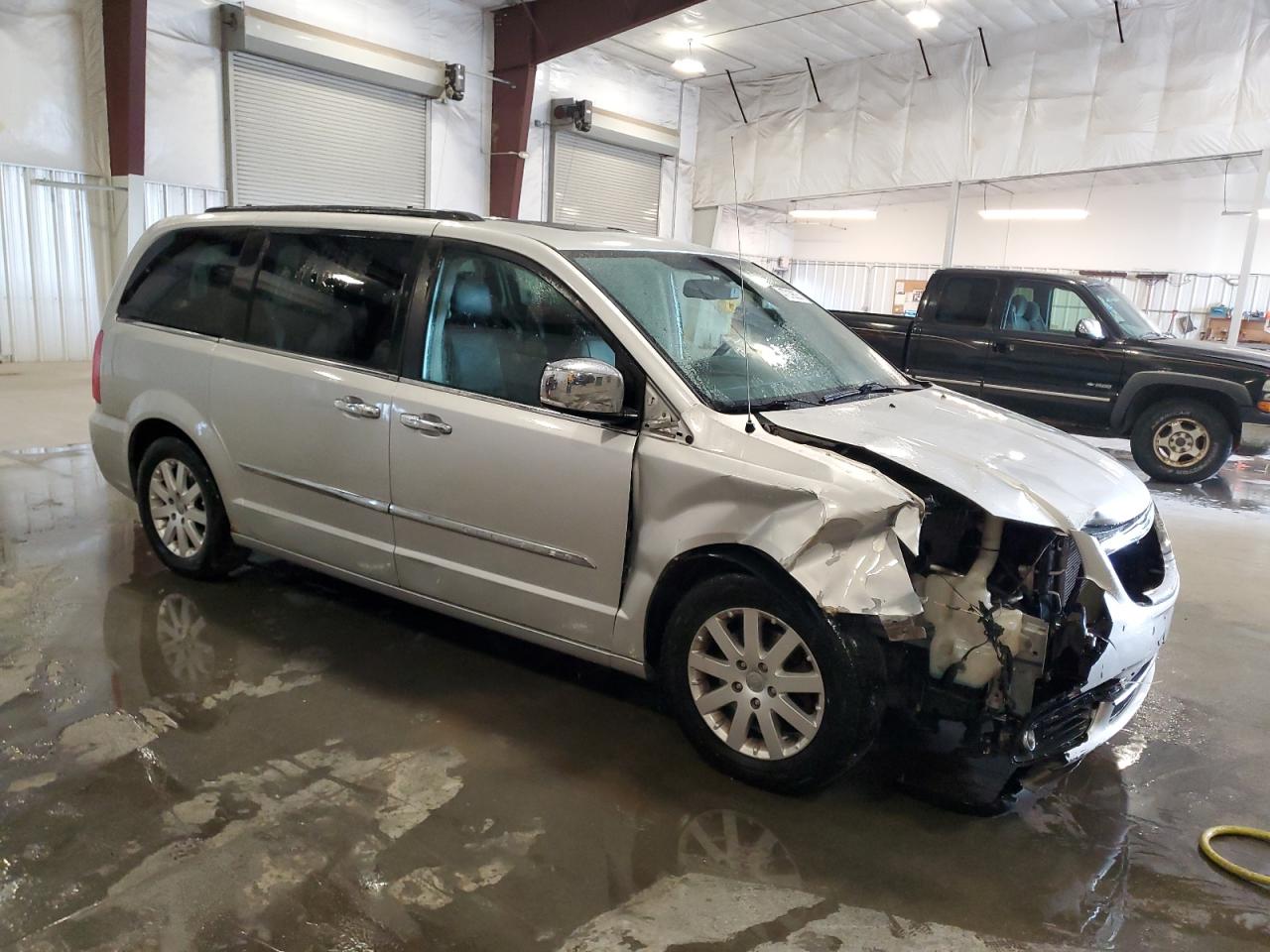 2012 Chrysler Town & Country VIN 2C4RC1CG3CR395640 Copart auction photo, front end damage thumbnail 4