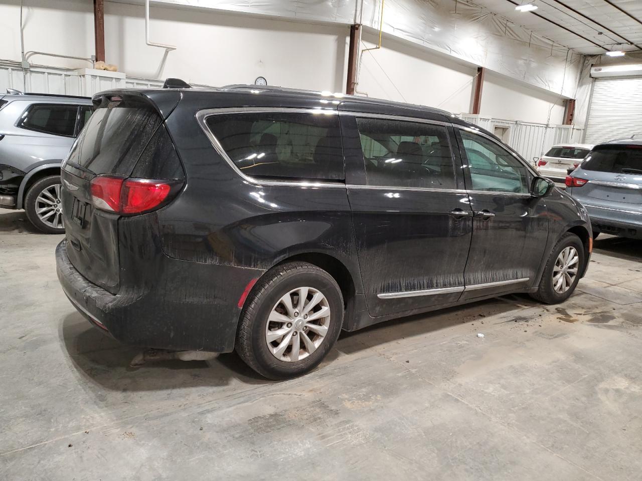 2019 Chrysler Pacifica VIN 2C4RC1BG9KR626427 Copart auction photo, all over damage thumbnail 3