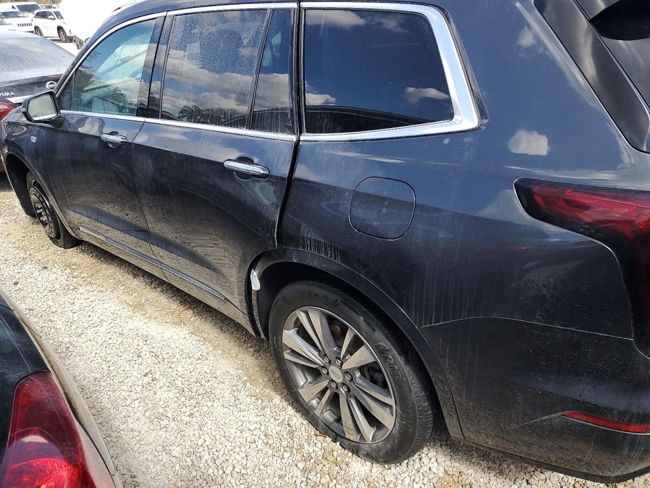 2022 Cadillac XT6 VIN 1GYKPDRS4NZ117903 Copart auction photo, water/flood damage thumbnail 2