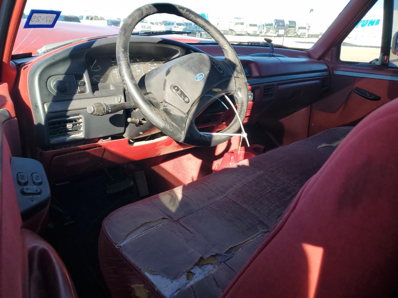 1993 Ford F-150 VIN 1FTDF15N3PLB30907 Copart auction photo, front end damage thumbnail 8