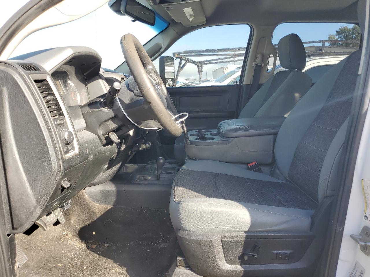 2015 RAM 3500 VIN 3C63RRGL0FG534246 Copart auction photo, front end / minor dent/scratches damage thumbnail 7