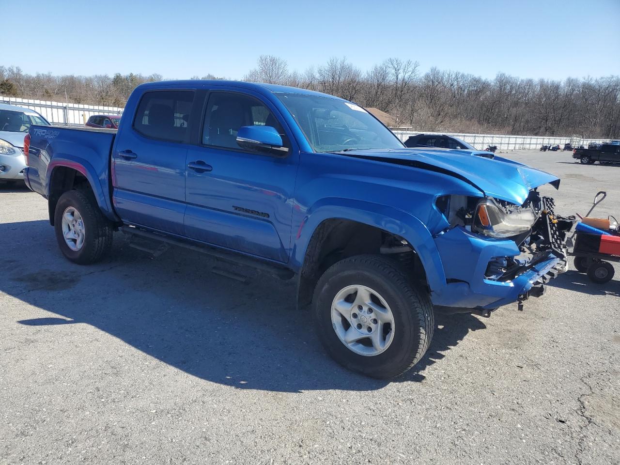 2017 Toyota Tacoma VIN 3TMCZ5AN4HM112111 Copart auction photo, front end / minor dent/scratches damage thumbnail 4