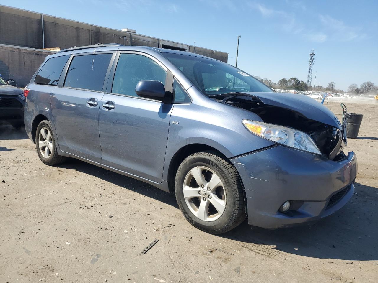 2017 Toyota Sienna VIN 5TDDZ3DC3HS164509 Copart auction photo, front end / minor dent/scratches damage thumbnail 4