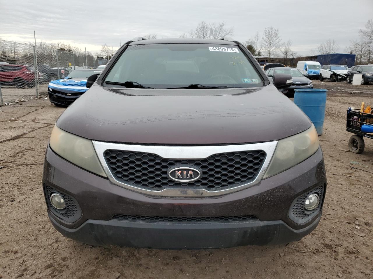 2011 KIA Sorento VIN 5XYKT3A14BG107557 Copart auction photo, side / front end damage thumbnail 5