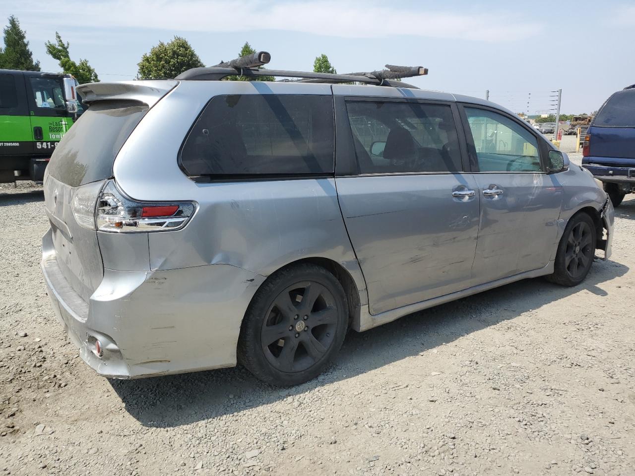 2013 Toyota Sienna VIN 5TDXK3DC5DS306029 Copart auction photo, front end / side damage thumbnail 3