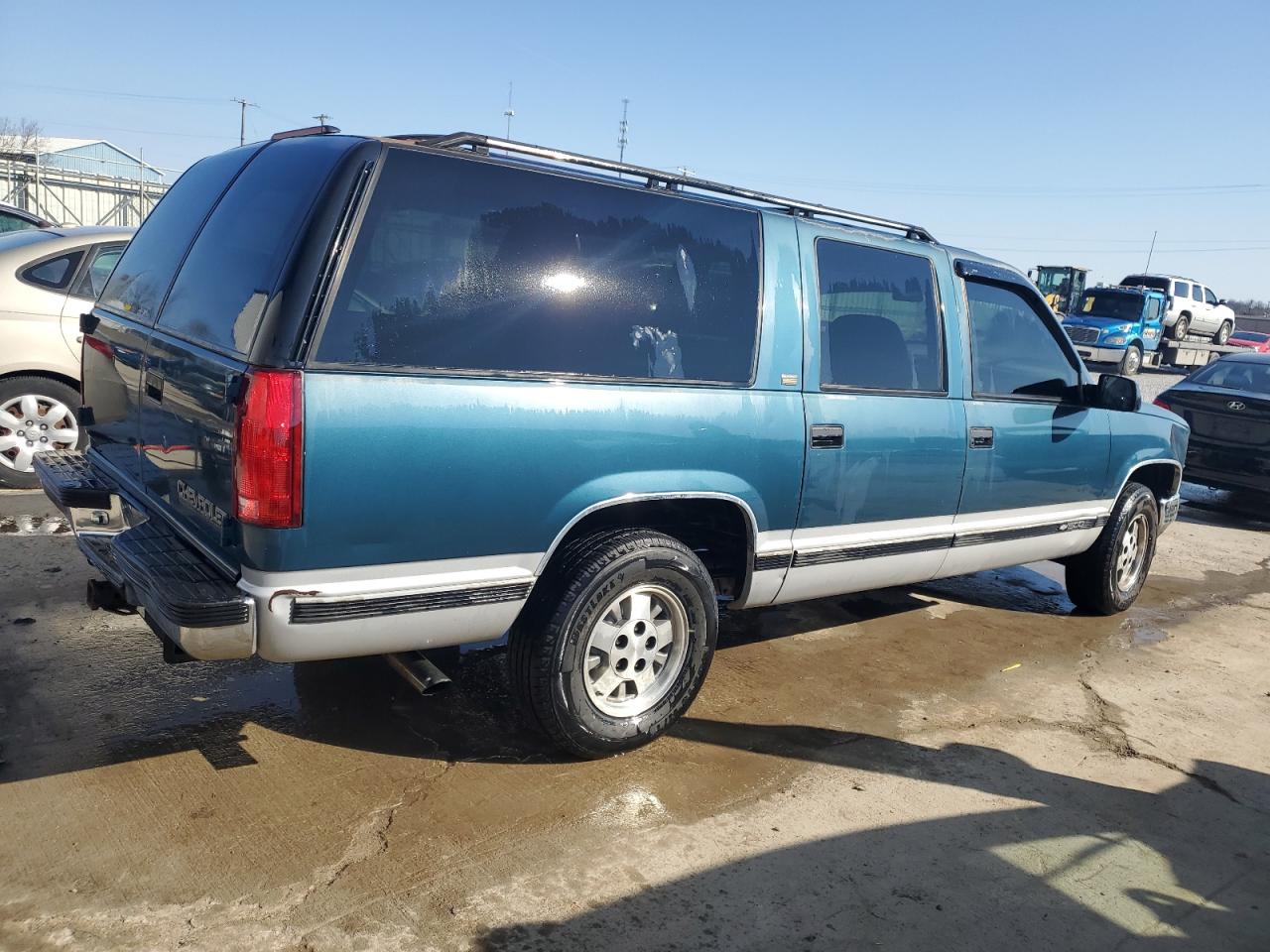 1994 Chevrolet Suburban VIN 1GNEC16K8RJ405050 Copart auction photo, front end damage thumbnail 3