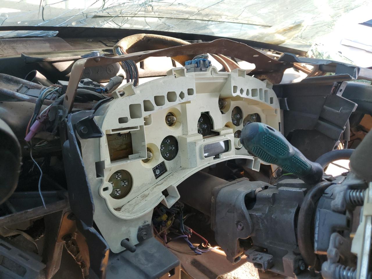 1999 Chevrolet Silverado VIN 1GCEK19T5XE143297 Copart auction photo, burn damage thumbnail 9