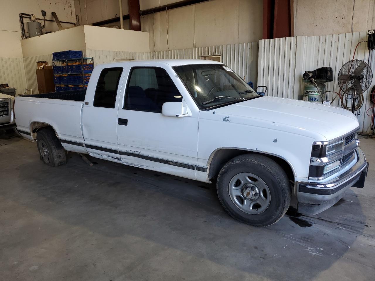 1995 Chevrolet GMT-400 VIN 1GCFC29K1SE105637 Copart auction photo, side / minor dent/scratches damage thumbnail 4