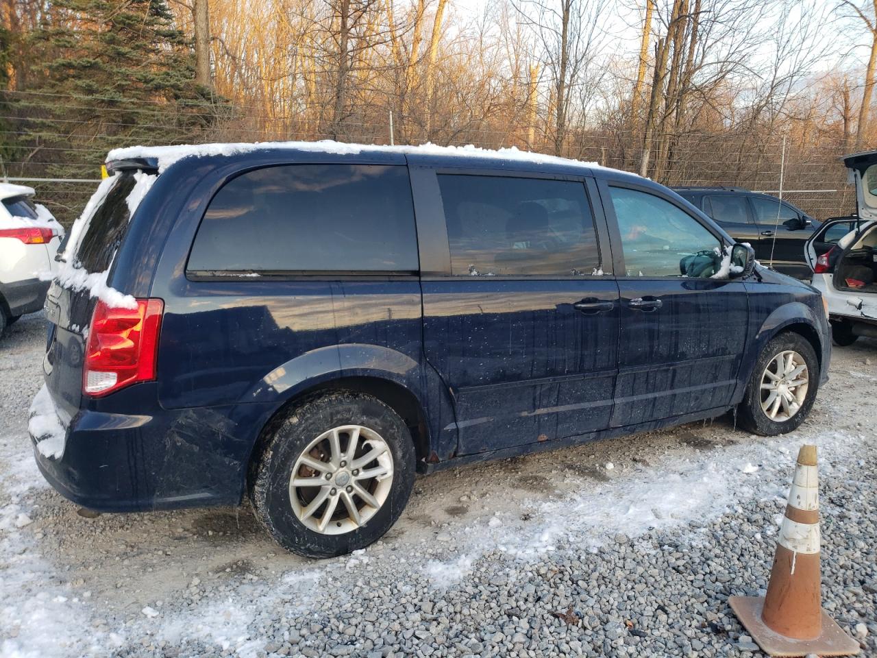 2013 Dodge Caravan VIN 2C4RDGCG5DR704400 Copart auction photo, mechanical damage thumbnail 3