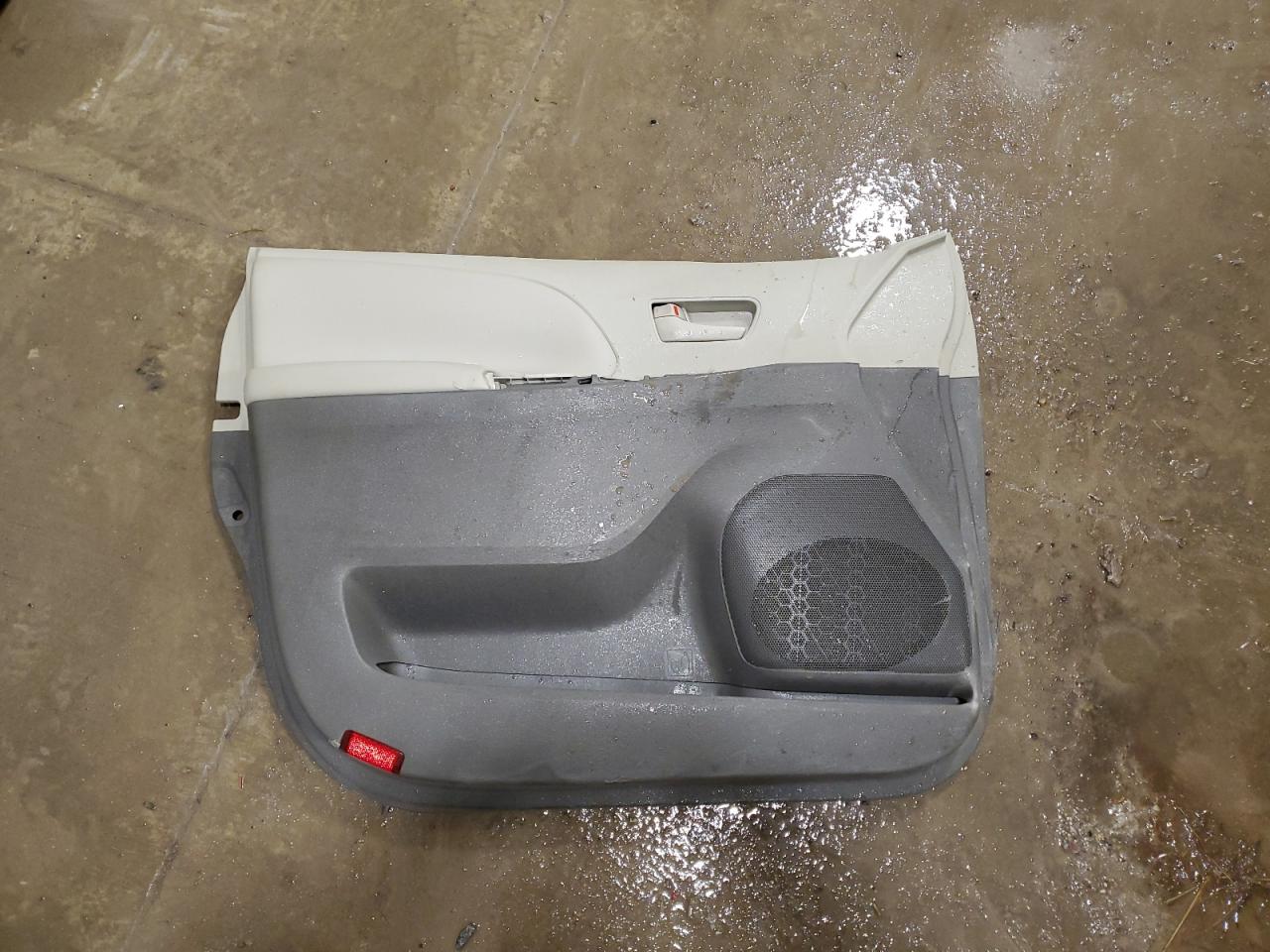 2011 Toyota Sienna VIN 5TDKK3DC1BS110743 Copart auction photo, rear end / side damage thumbnail 13