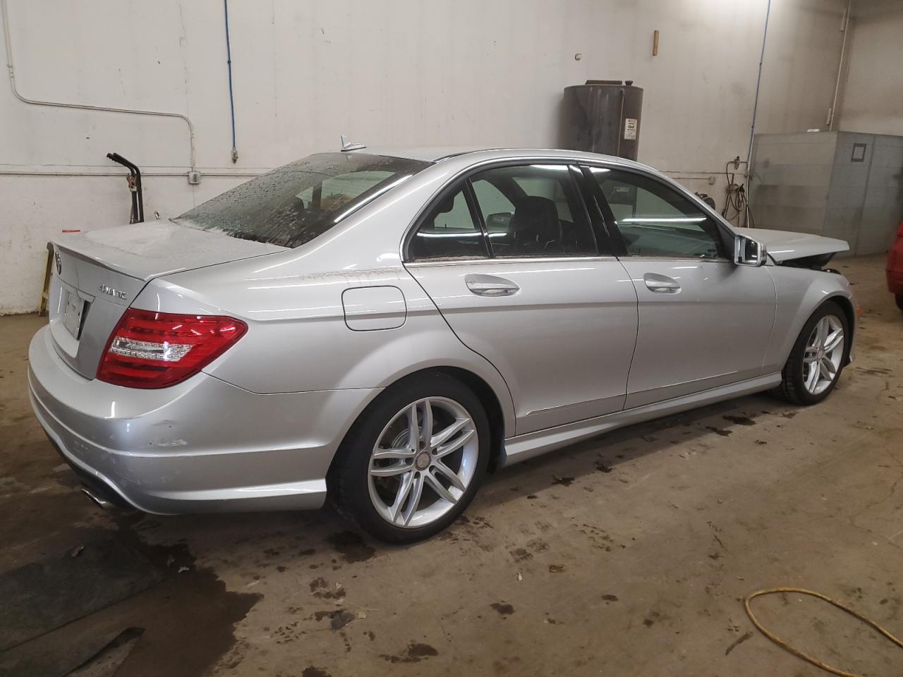 2013 Mercedes-Benz C-klasse VIN WDDGF8ABXDA885065 Copart auction photo, front end damage thumbnail 3