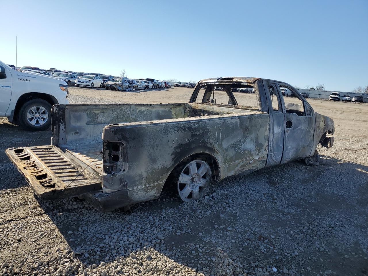 2006 Ford F-150 VIN 1FTRF12206NB07636 Copart auction photo, burn / burn - engine damage thumbnail 3