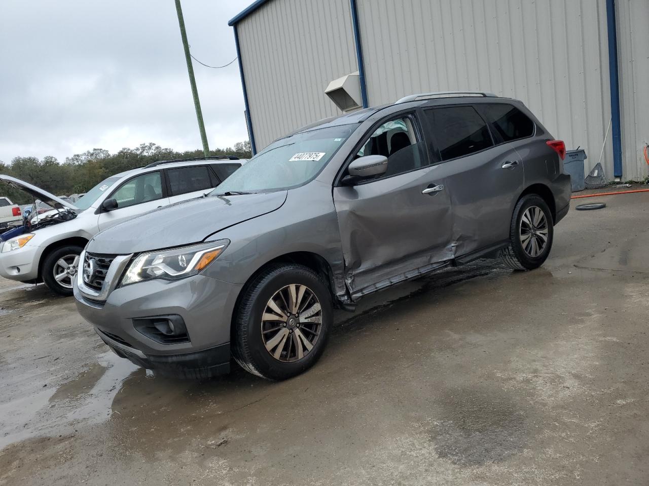 2017 Nissan Pathfinder VIN 5N1DR2MN5HC686051