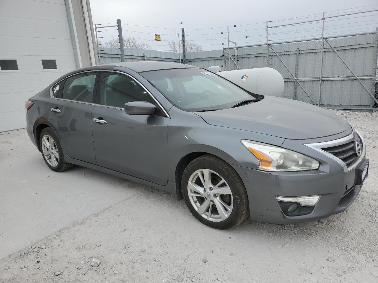2015 Nissan Altima VIN 1N4AL3AP4FC136296 Copart auction photo, minor dent/scratches / hail damage thumbnail 4