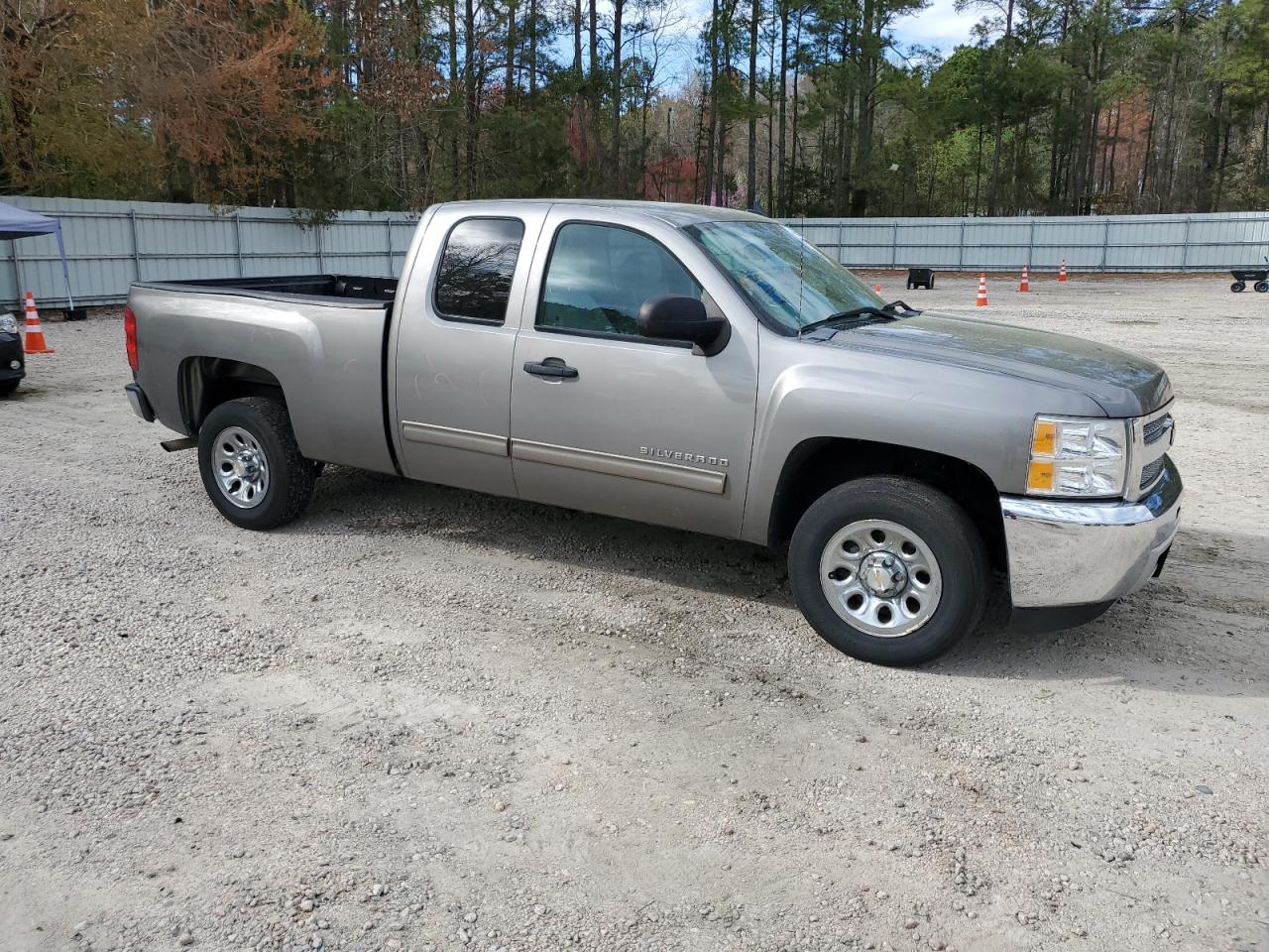 2013 Chevrolet Silverado VIN 1GCRCSEA3DZ275102 Copart auction photo, minor dent/scratches damage thumbnail 4