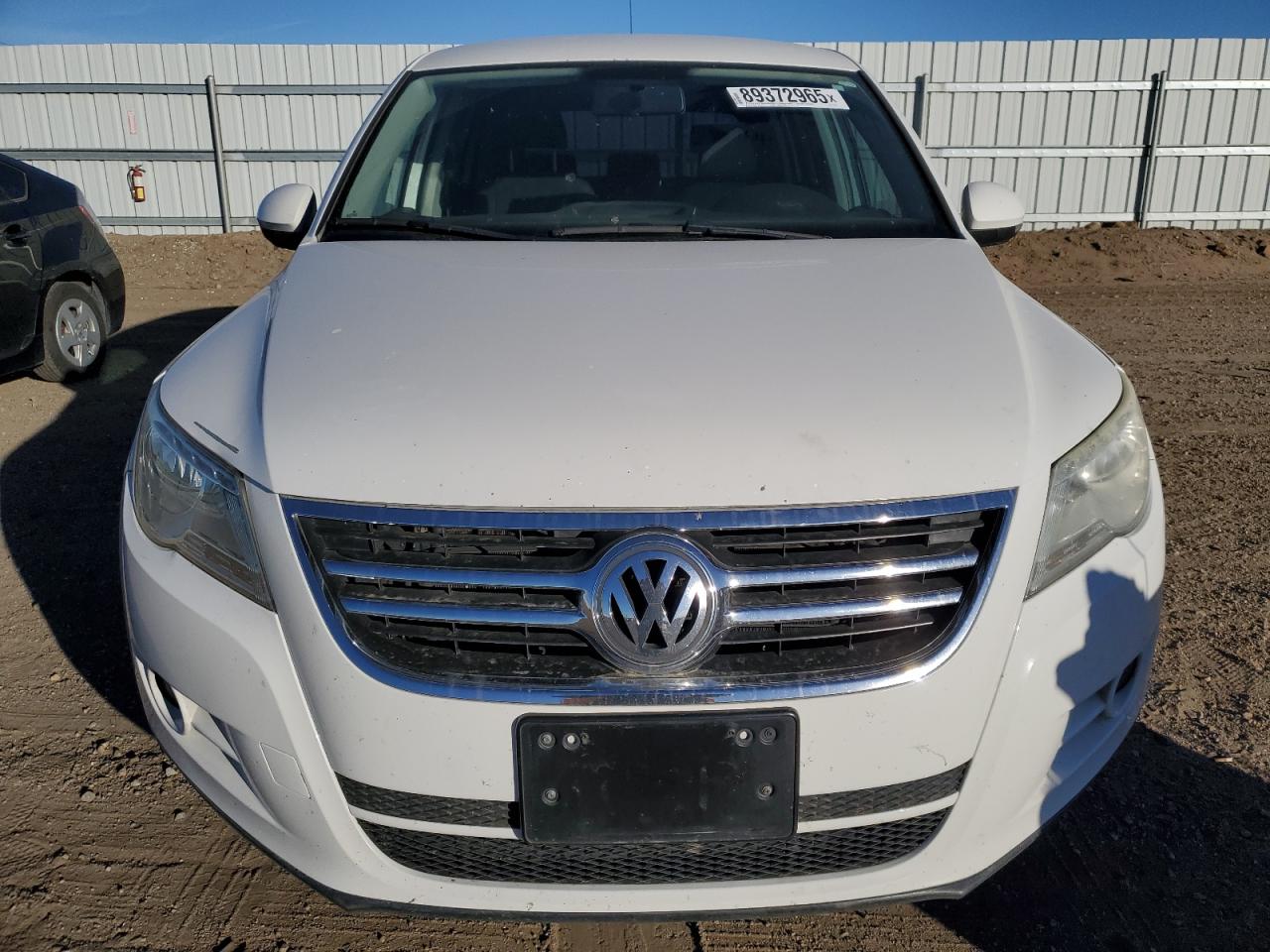 2010 Volkswagen Tiguan VIN WVGAV7AX5AW513491 Copart auction photo, vandalism / minor dent/scratches damage thumbnail 5