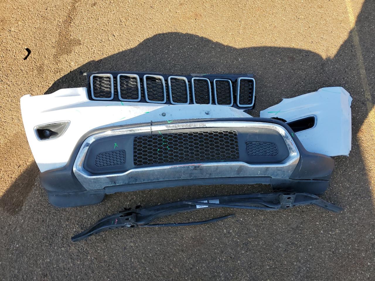 2017 Jeep Grand Cherokee VIN 1C4RJEBGXHC828918 Copart auction photo, front end damage thumbnail 13
