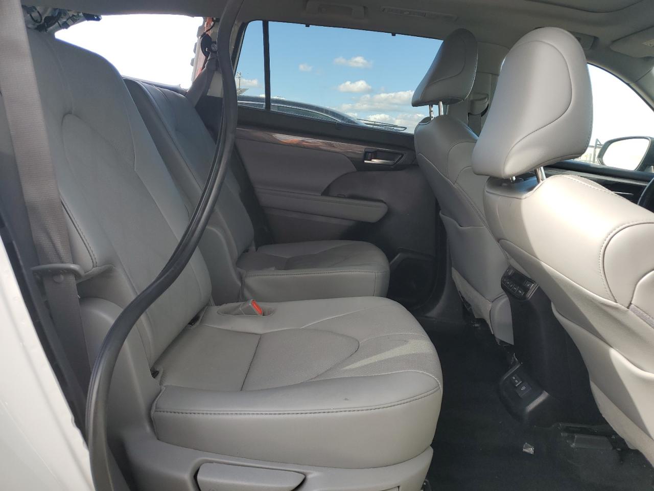 2022 Toyota Highlander VIN 5TDFZRBH0NS165395 Copart auction photo, rear end damage thumbnail 11