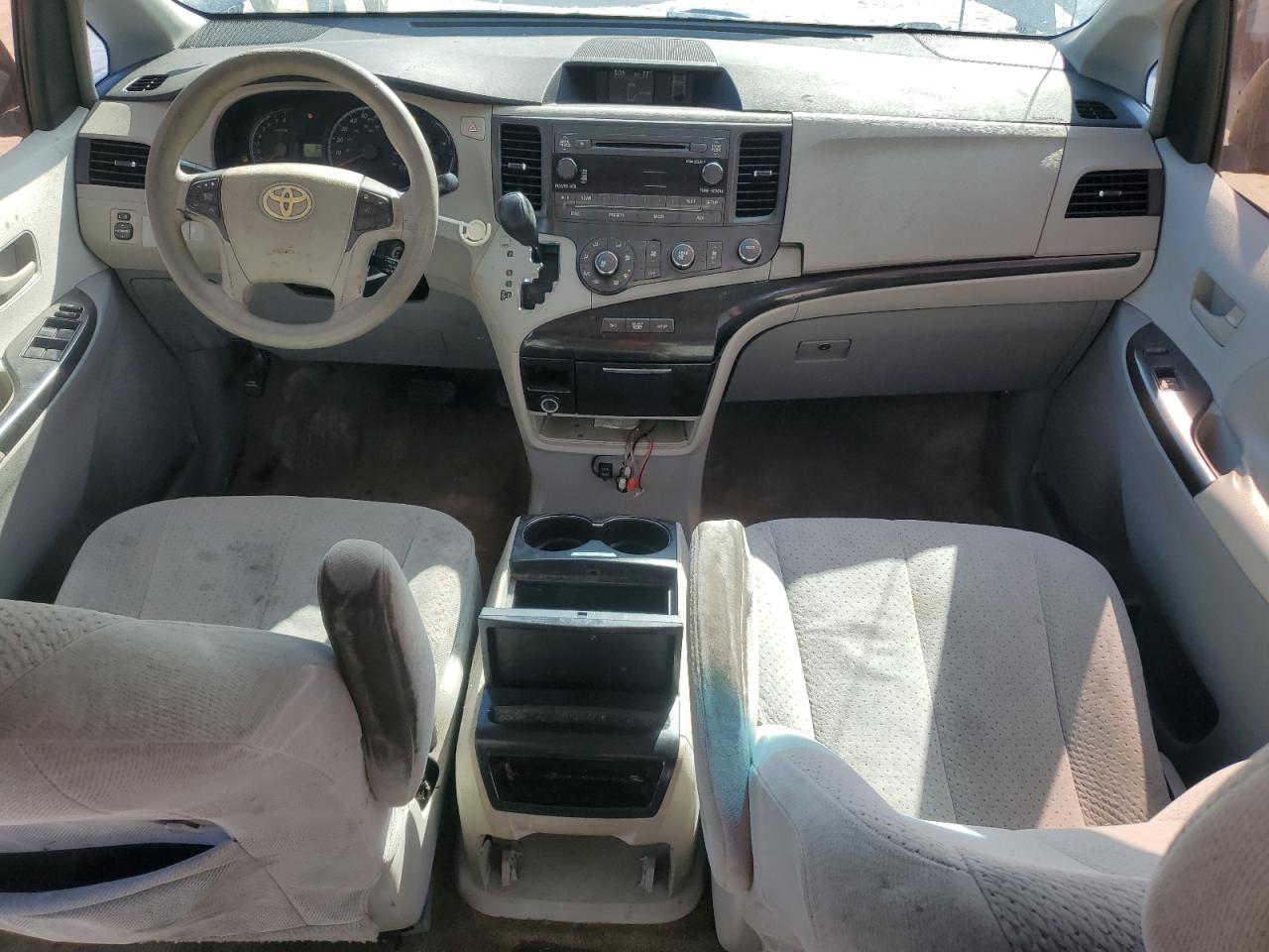 2011 Toyota Sienna VIN 5TDKK3DCXBS133275 Copart auction photo, minor dent/scratches damage thumbnail 8