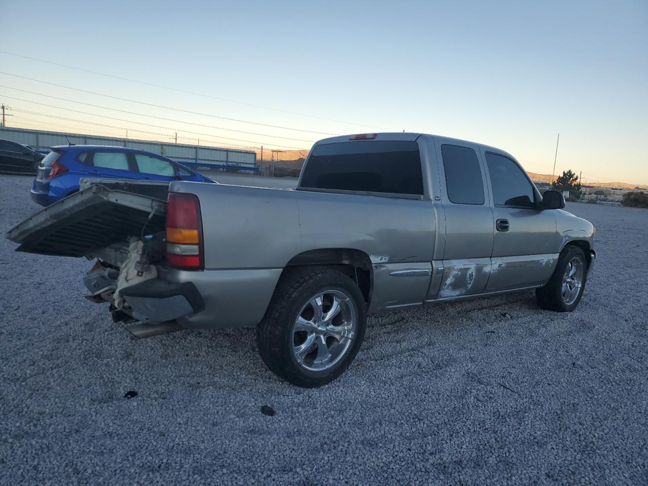 1999 GMC Sierra VIN 2GTEC19T9X1530076 Copart auction photo, side / rear end damage thumbnail 3