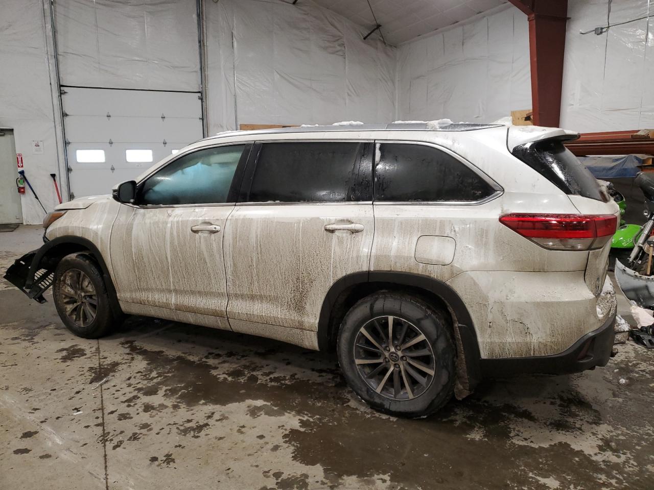 2017 Toyota Highlander VIN 5TDJZRFH4HS446933 Copart auction photo, front end damage thumbnail 2