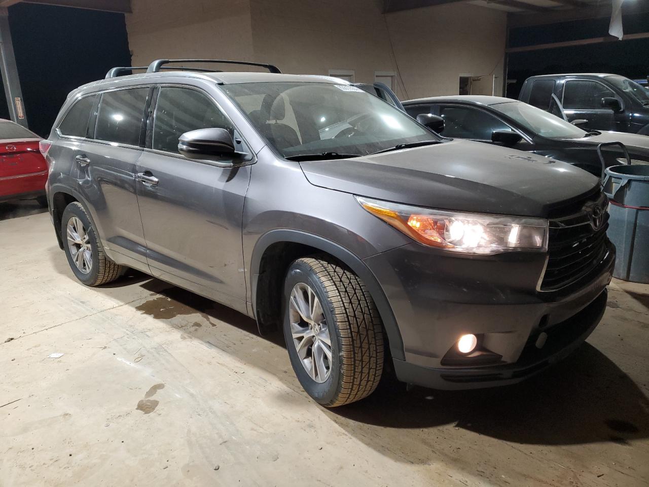 2015 Toyota Highlander VIN 5TDJKRFH5FS083172 Copart auction photo, front end / side damage thumbnail 4
