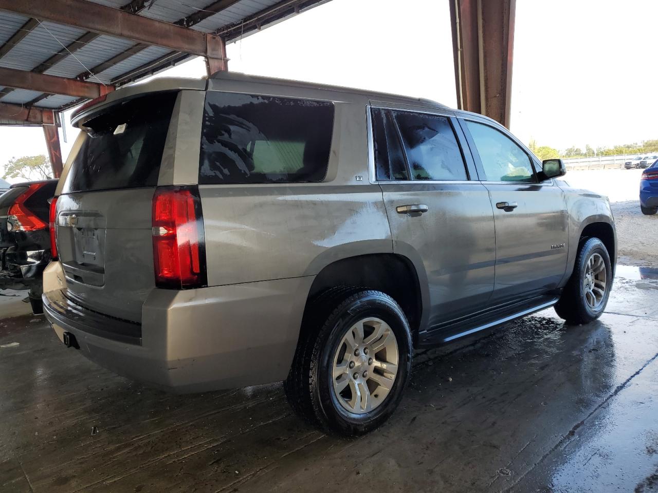 2019 Chevrolet Tahoe VIN 1GNSKBKC0KR163534 Copart auction photo, vandalism / partial repair damage thumbnail 3