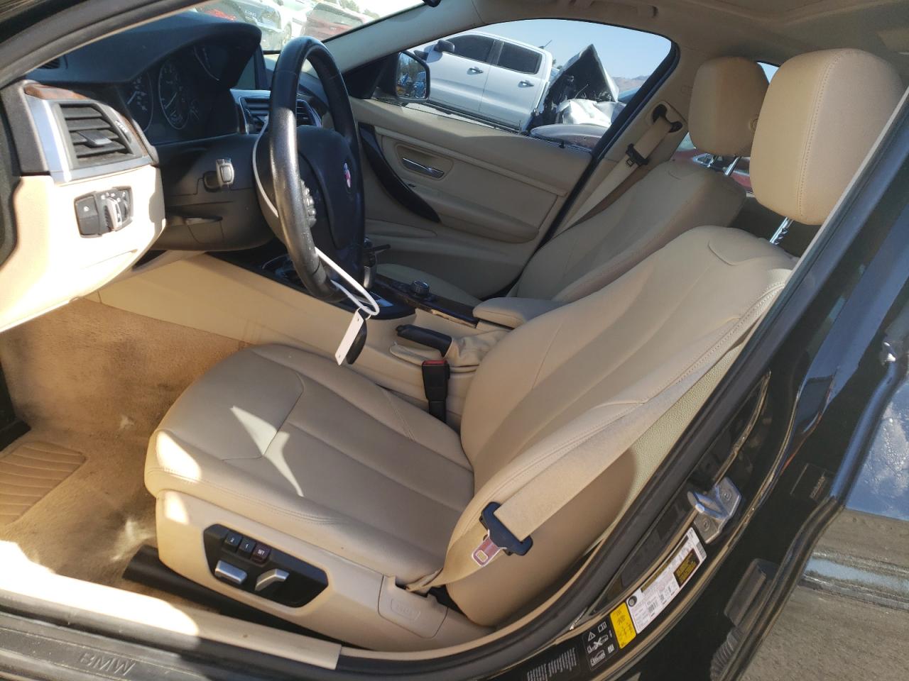 2016 BMW 3er VIN WBA8E5G57GNT93007 Copart auction photo, front end damage thumbnail 7