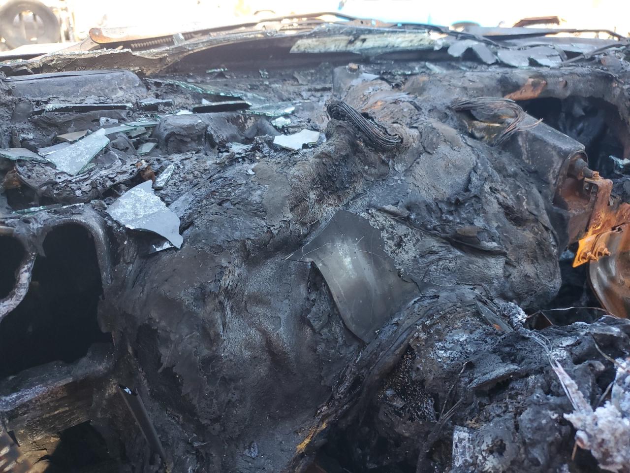 2004 GMC Envoy VIN 1GKDT13S342132387 Copart auction photo, burn damage thumbnail 9