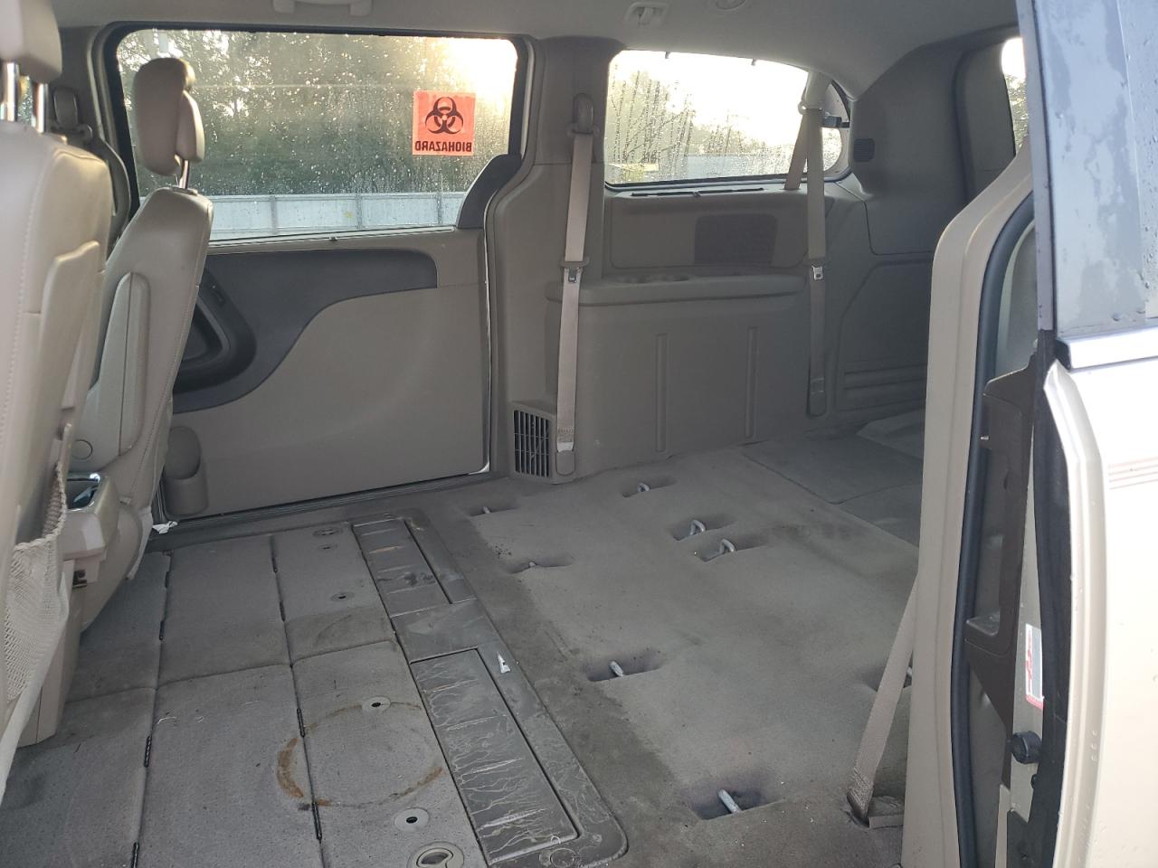 2015 Chrysler Town & Country VIN 2C4RC1BGXFR590026 Copart auction photo, water/flood damage thumbnail 11