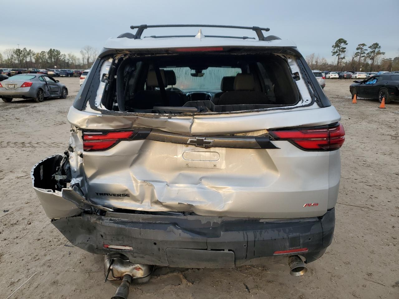 2022 Chevrolet Traverse VIN 1GNERJKW4NJ124865 Copart auction photo, rear end / minor dent/scratches damage thumbnail 6
