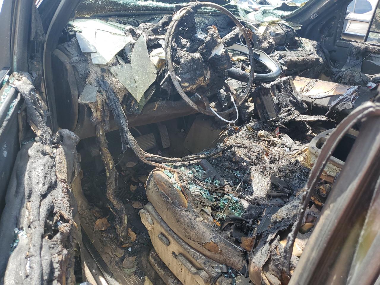 2013 Chevrolet Silverado VIN 1GCRKSE76DZ248130 Copart auction photo, burn damage thumbnail 8