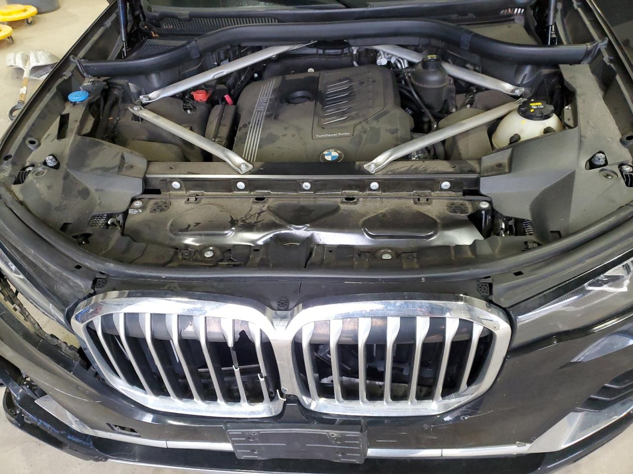 2020 BMW X7 VIN 5UXCW2C02L9B60336 Copart auction photo, front end / undercarriage damage thumbnail 12